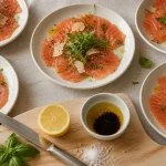 Carpaccio de saumon à l'italienne : parmesan et citron, basilic et roquette
